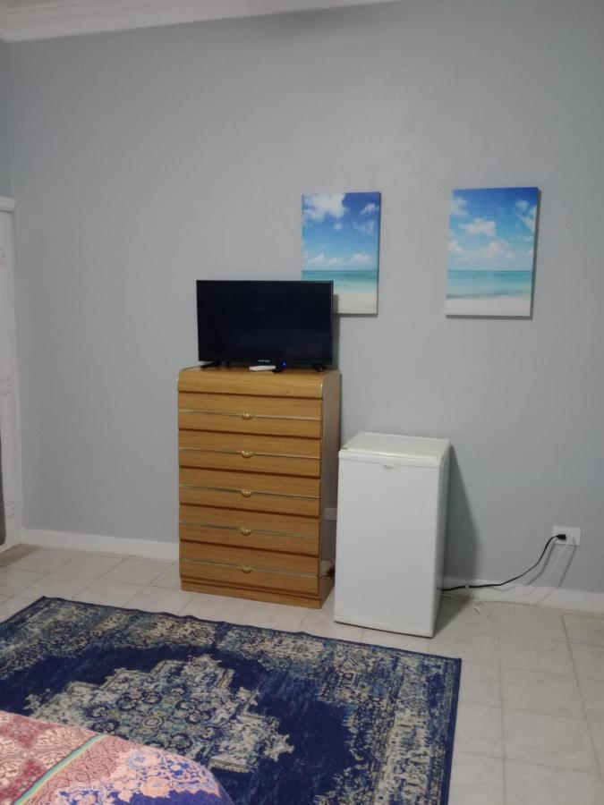Surfers Manor Motel Gregory Town Esterno foto