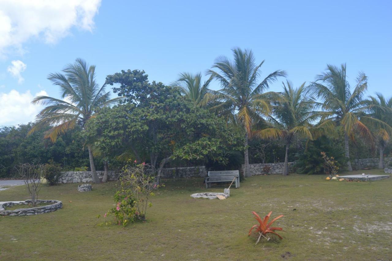 Surfers Manor Motel Gregory Town Esterno foto