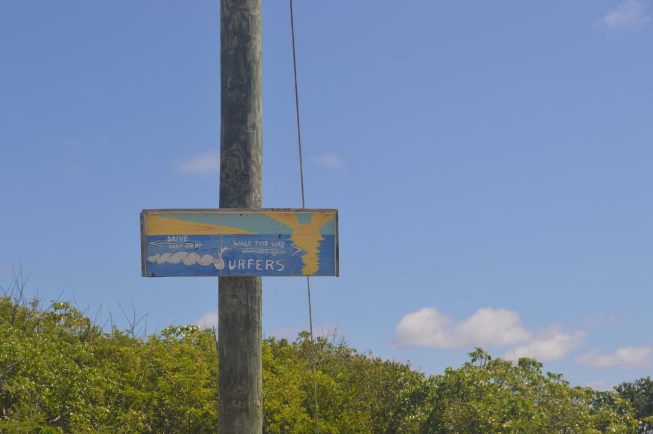 Surfers Manor Motel Gregory Town Esterno foto