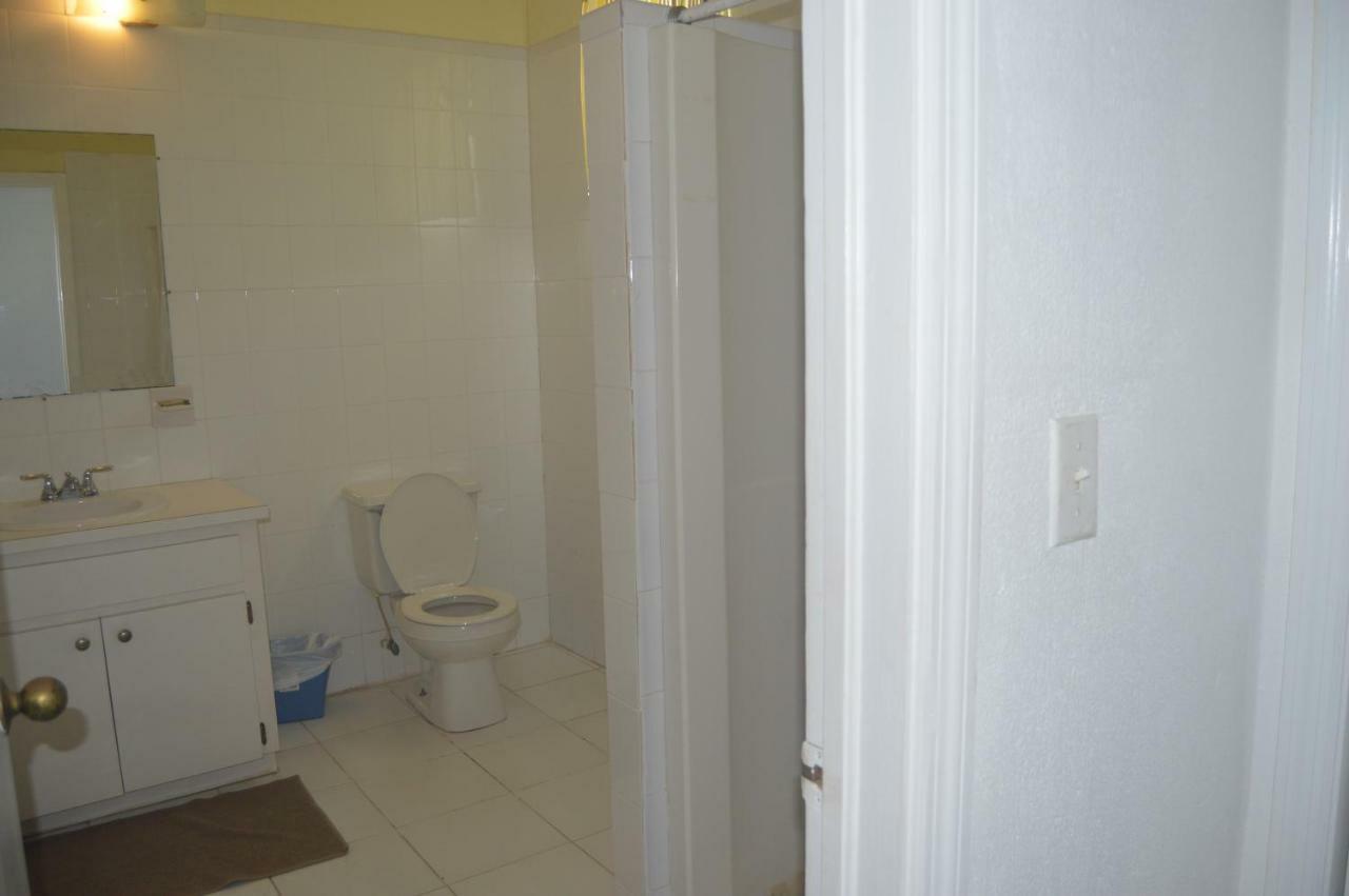 Surfers Manor Motel Gregory Town Esterno foto