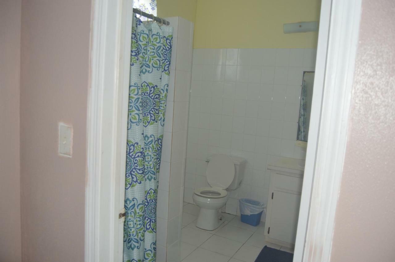Surfers Manor Motel Gregory Town Esterno foto
